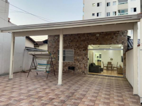 Casa no Canto do Forte a 500 metros da praia e 100 metros da Mallet